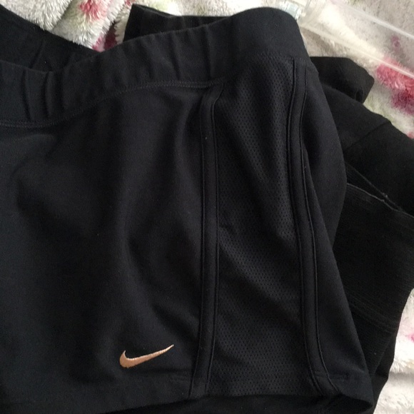 🎉 Host Pick! NIKE Dri-Fit Athletic Shorts - Picture 2 of 7